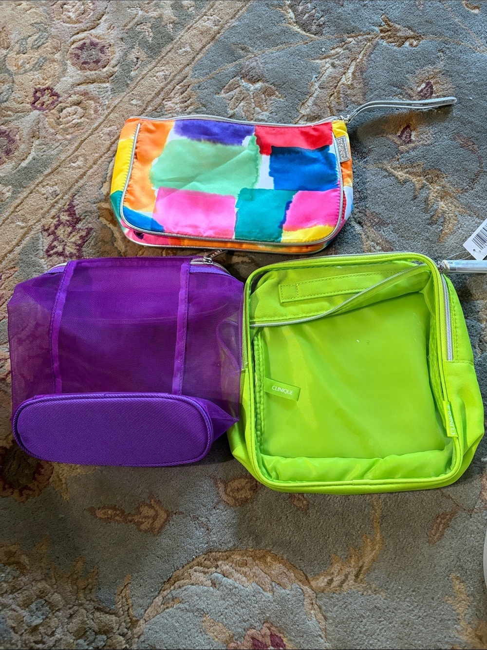 Three new Clinique cosmetic bags - Picture 2 of 2